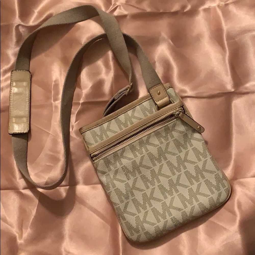 SMALL BEIGE MICHAEL KORS CROSSBODY